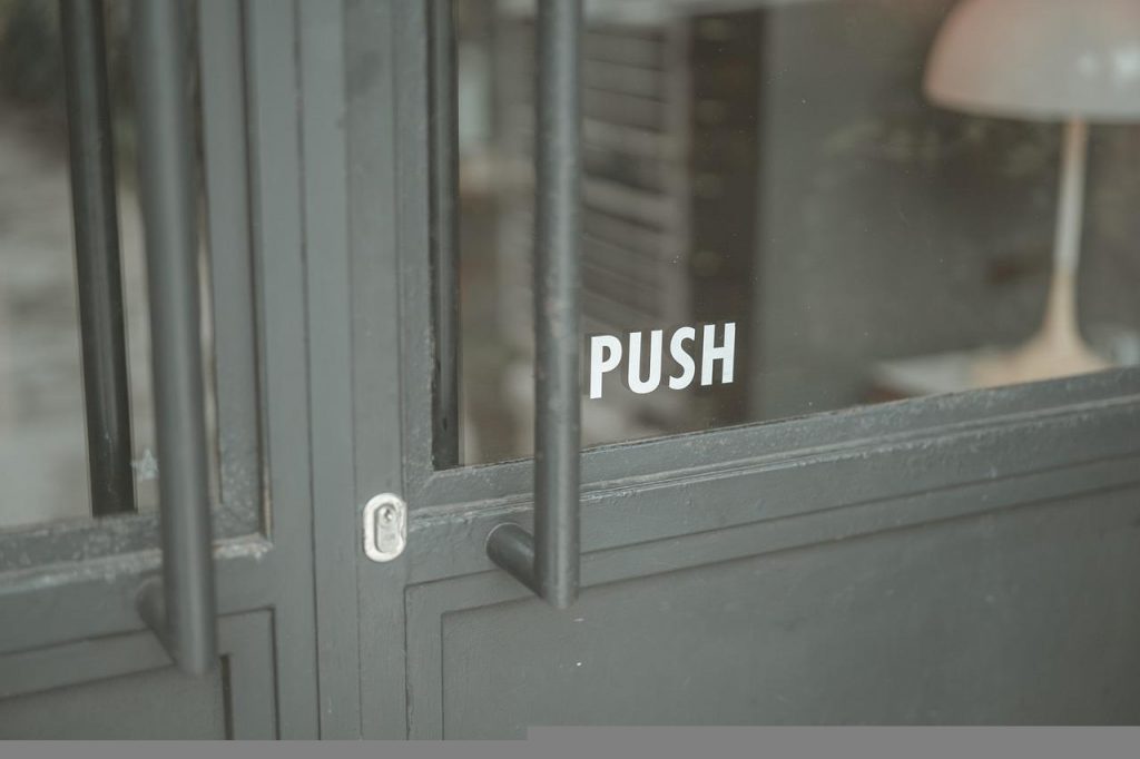 comment ouvrir une porte sans cle